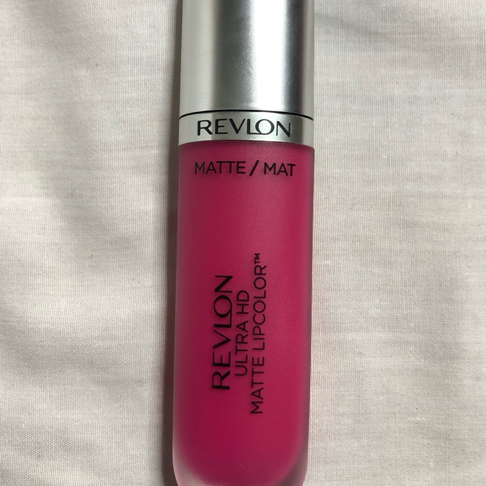 ✨ Revlon Matte 605 HD Obsession Lip. 3/$12